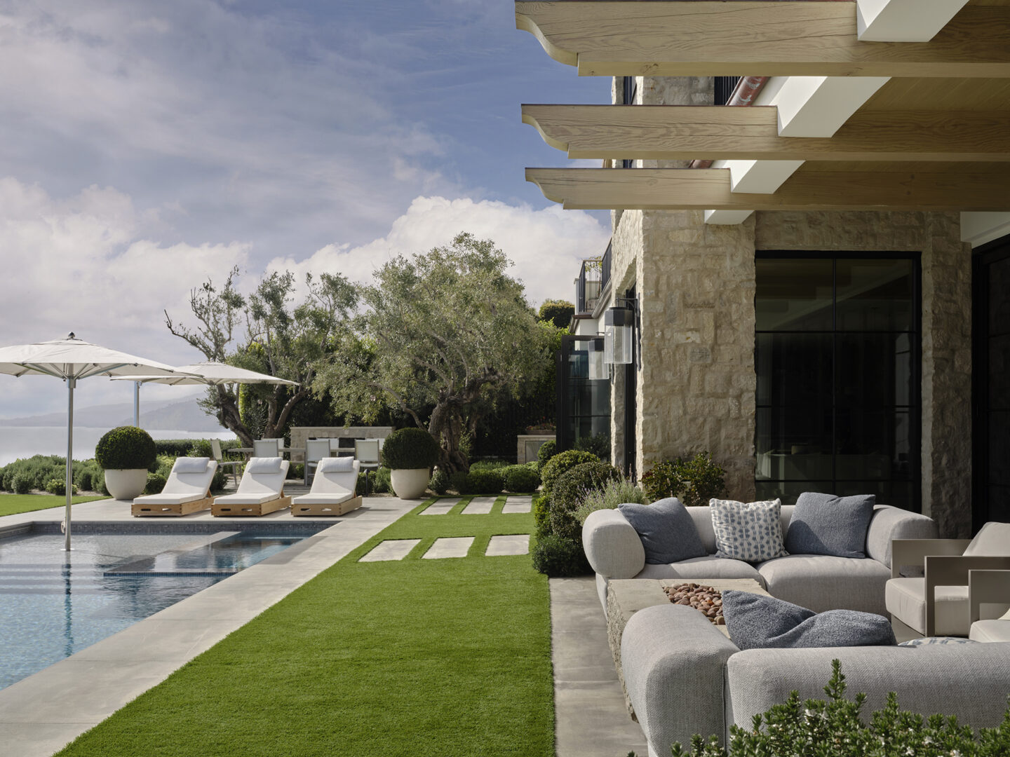 Adam-Hunter-Interior-Design-Palisades-California-Backyard-Pool-Lounge-Outdoor-Dining
