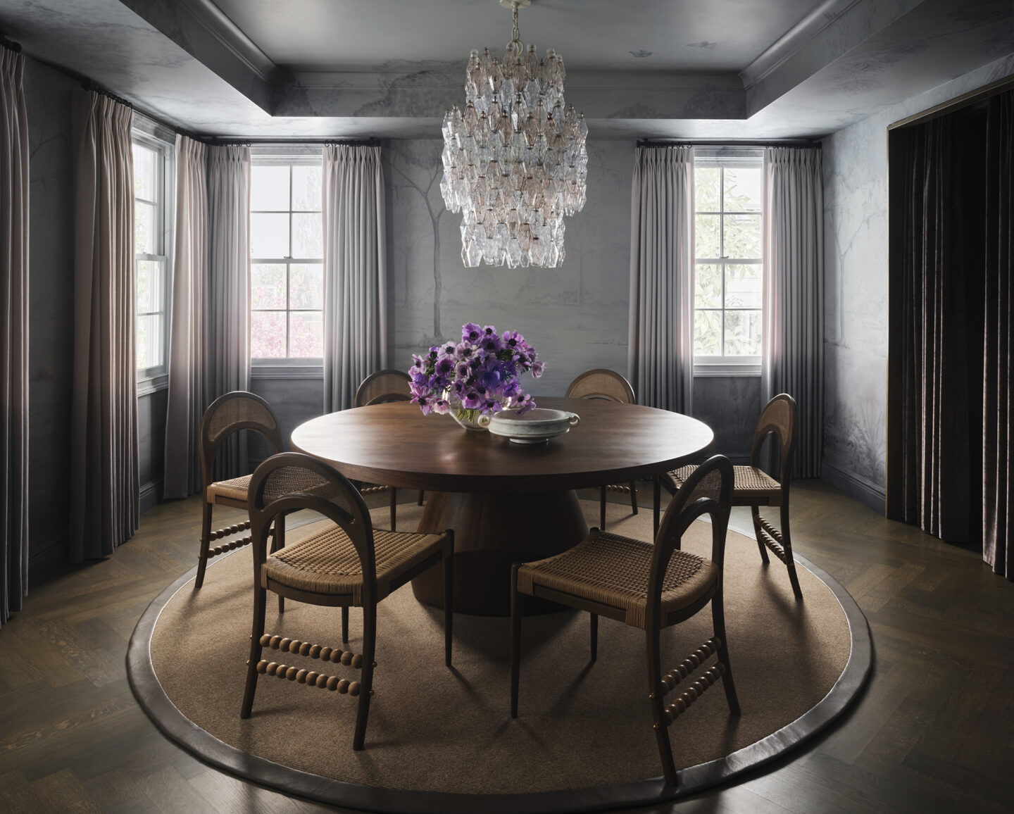 Adam-Hunter-Interior-Design-Palisades-California-Dining-Room-Round-Table